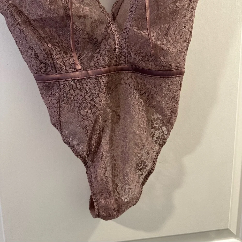Victoria's Secret One Piece Lingerie Lace Teddy Bodysuit in Mauve